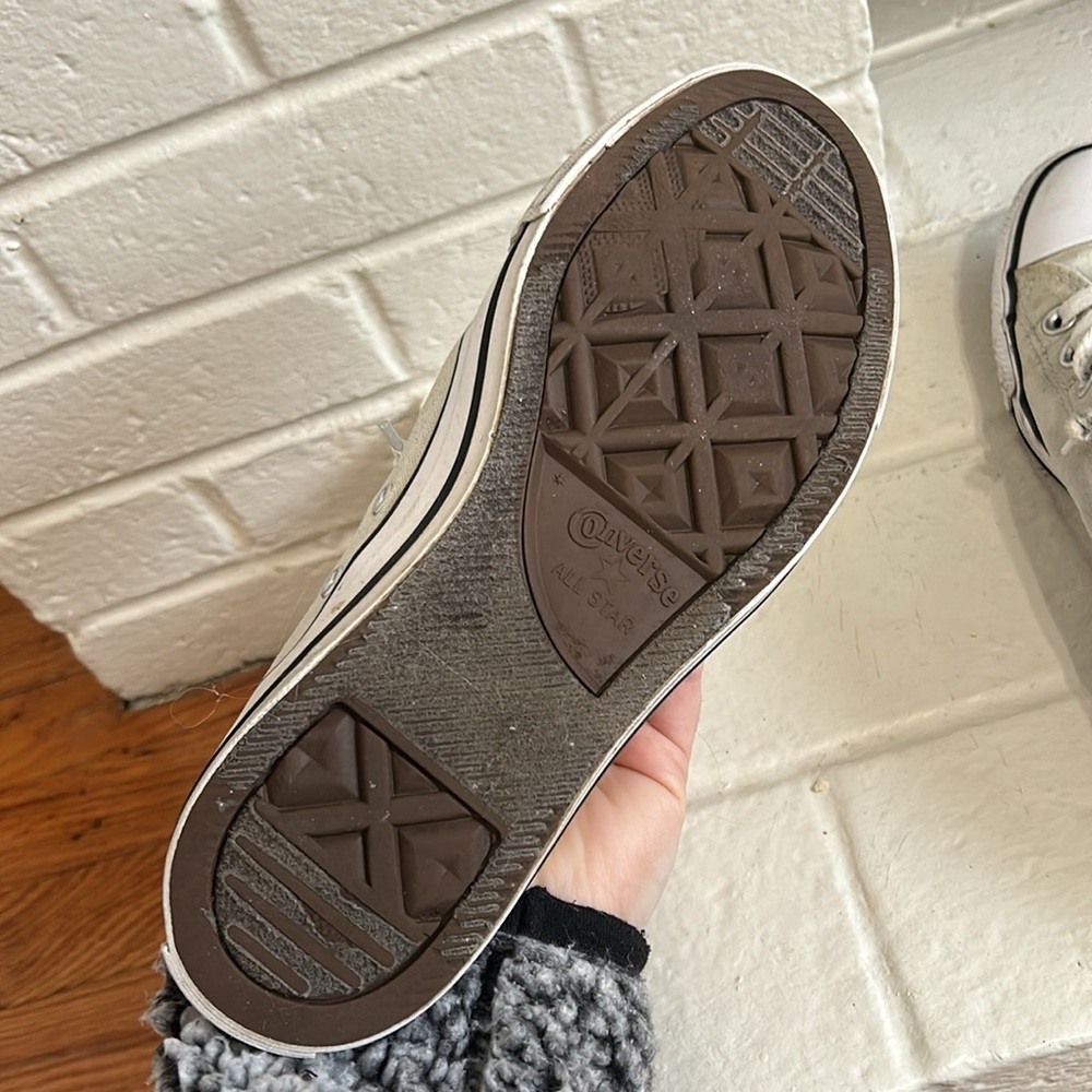 Converse Cream Low-Top Sneakers - Picture 7 of 7